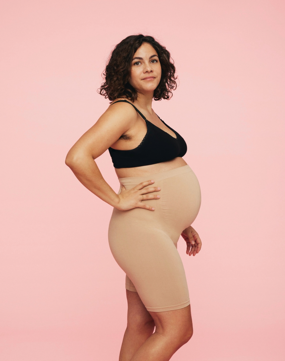 Belly support shorts fra Momkind (SAND)